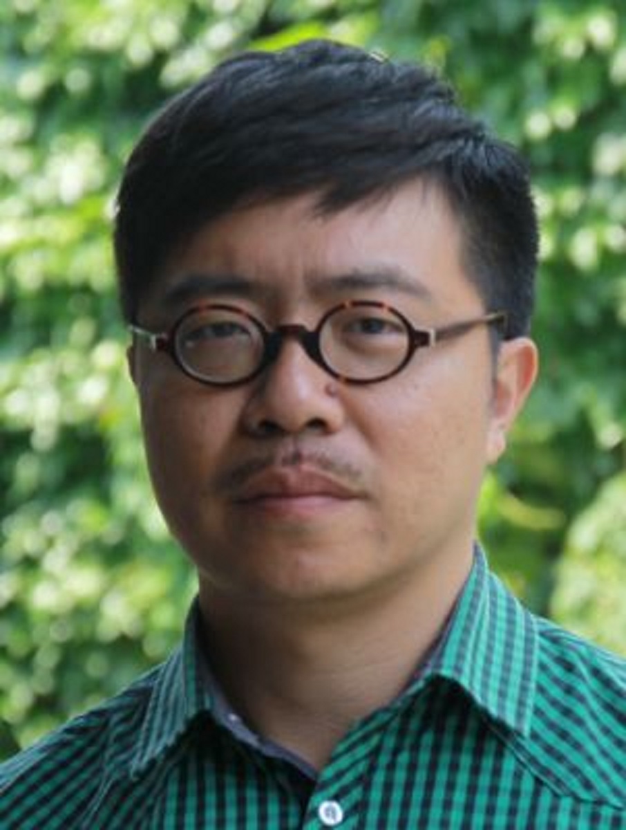  p>陈莲华又名陈曦,男,是一位艺术家和策展人. /p>