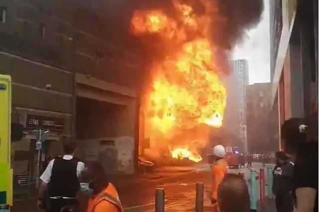 英国伦敦东南部大象与城堡地铁站附近的一处建筑发生严重火灾事故