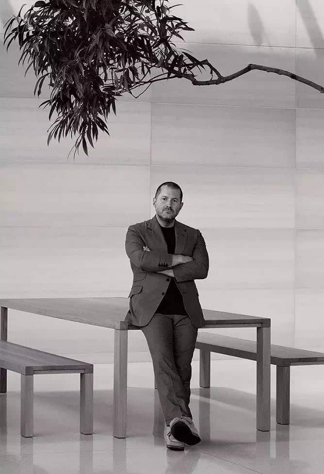  p>乔纳森·伊夫(jony ive,乔尼·艾维jonathan ive),1967年出生于