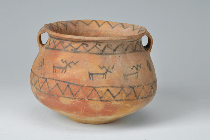 卡约文化大角盘羊纹彩陶罐