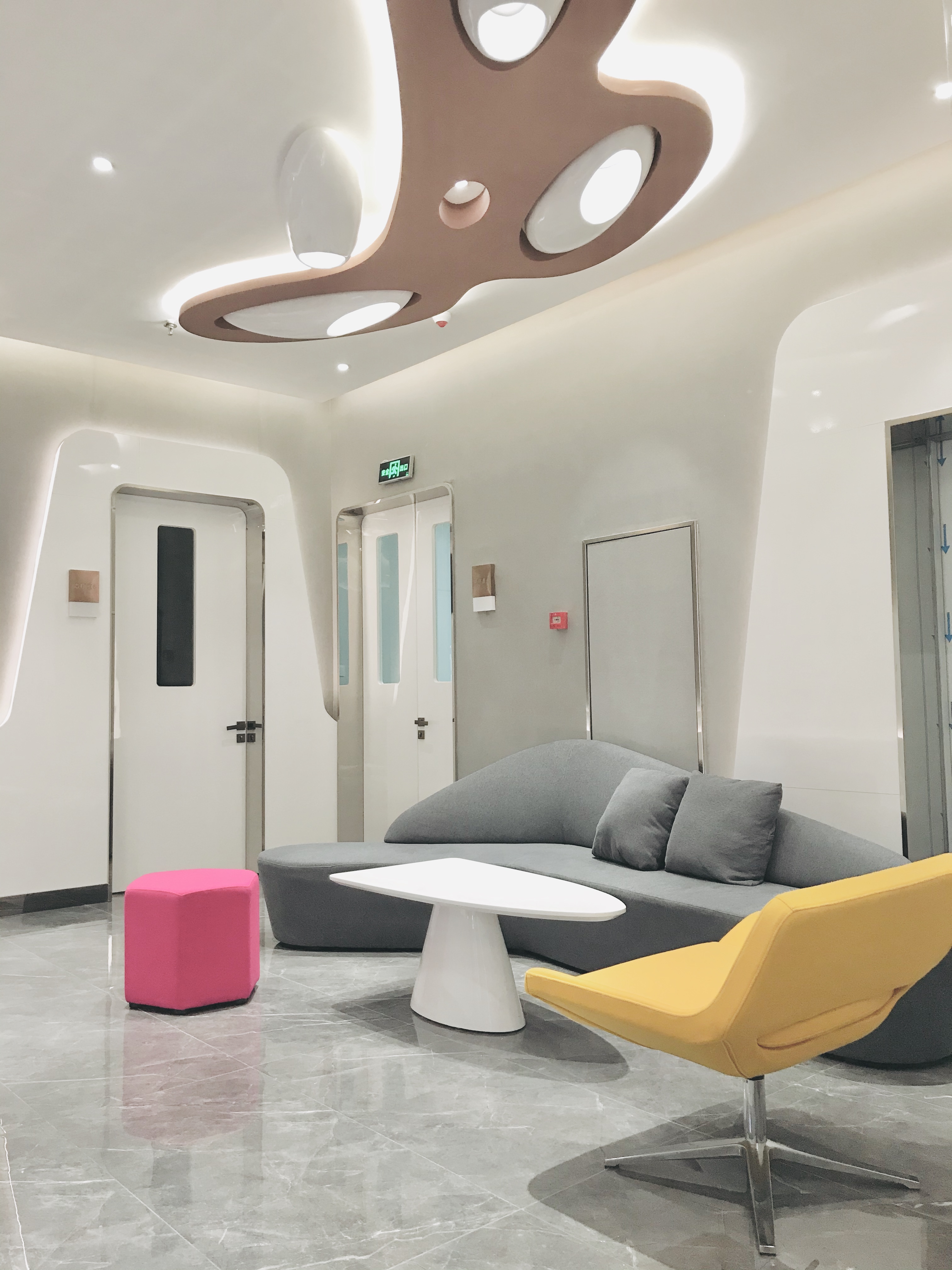 西宁丽滋卡尔门诊有限公司