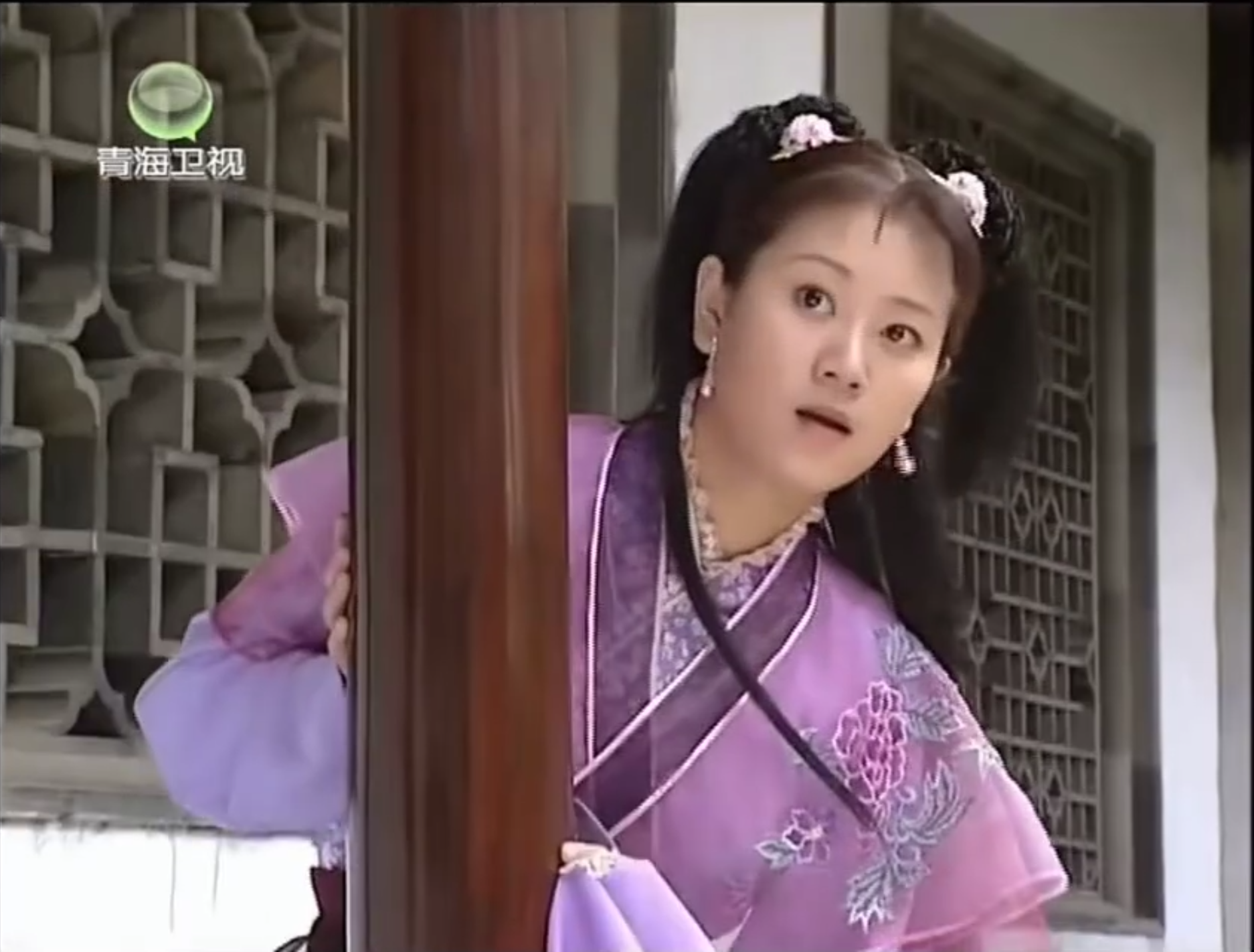 女,电视剧《上错花轿嫁对郎》中的人物,由演员徐婧灵饰演