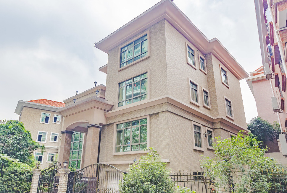  p>侨苑山庄裕泽园位于东莞市东城区花园新村,共计房屋78户. /p>