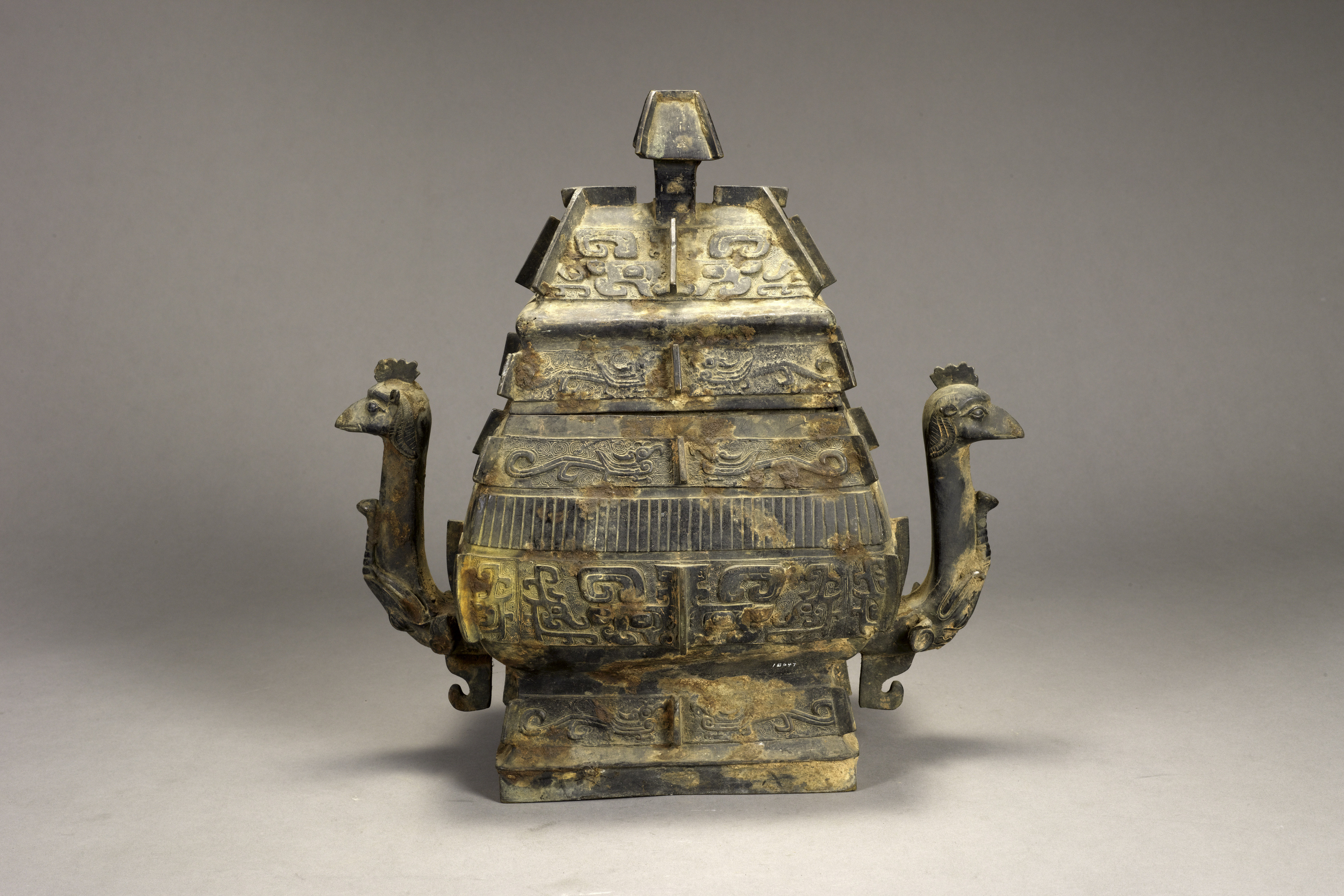  p data-id="tbwa5rdhponf">清凤鸟纹方罍是青铜器类文物,现收藏于