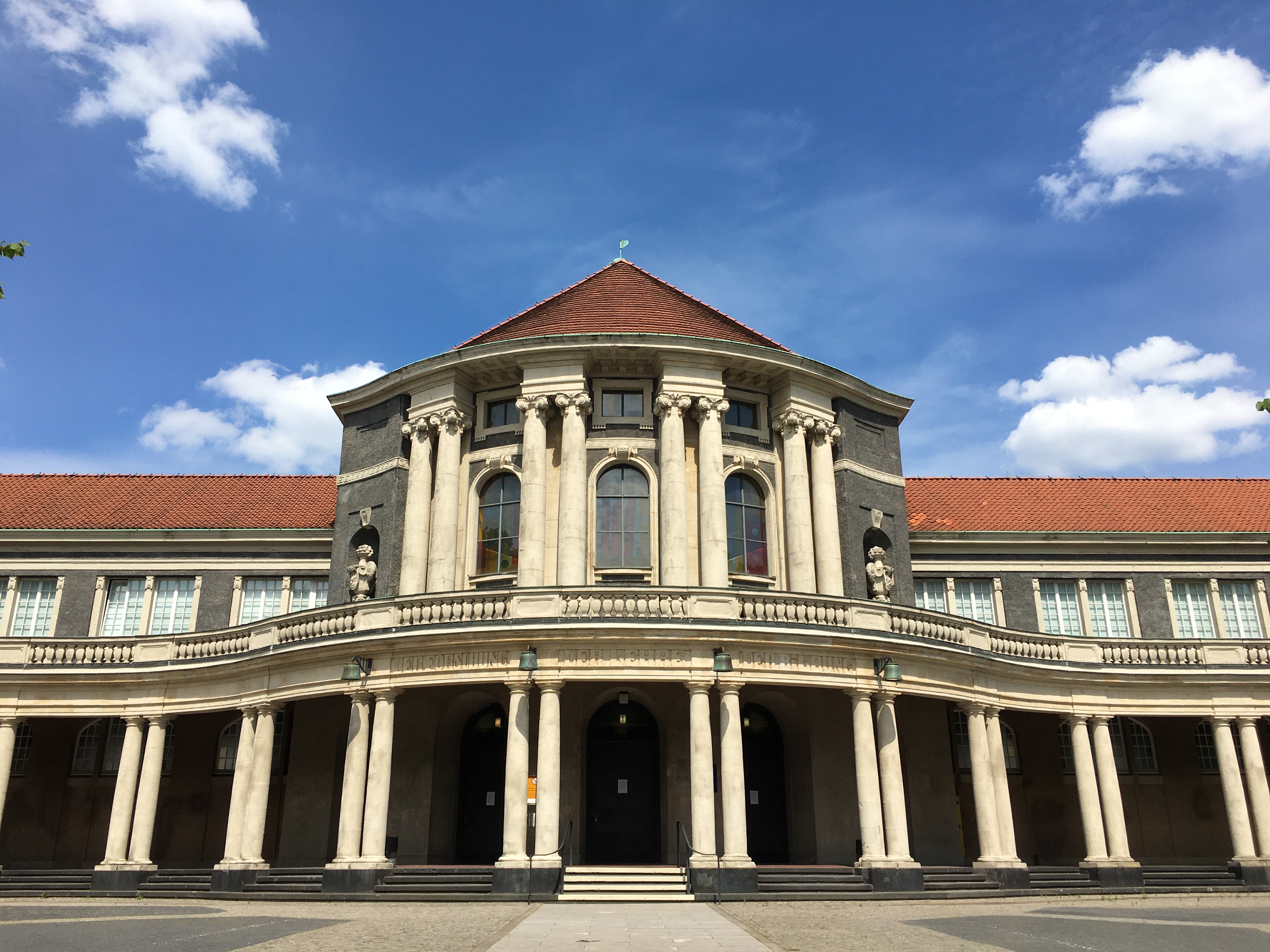 汉堡 /a>大学(universit  t hamburg)成立于1919年,位于德国三大州级