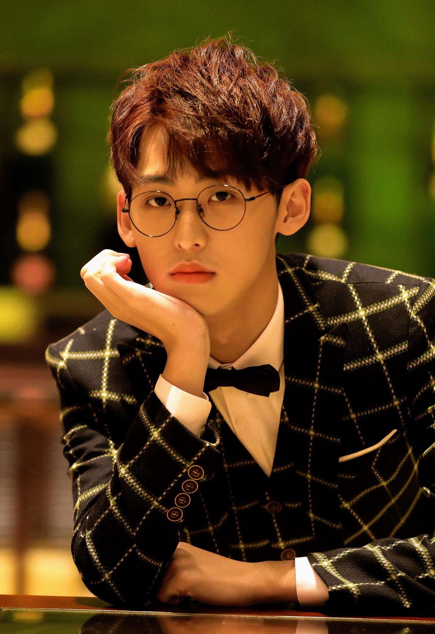  p>唐九洲,1998年2月5日出生于吉林长春,毕业于 