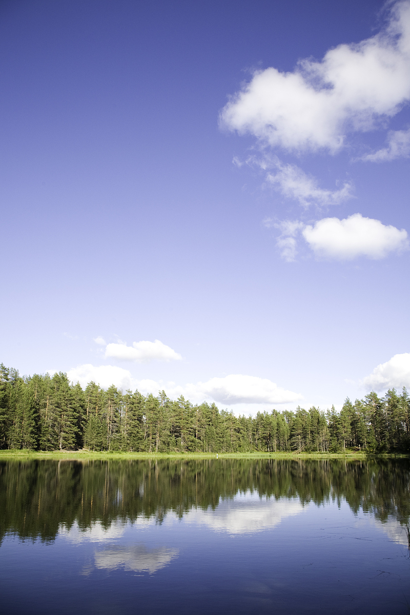  p>湖蓝色,如 a target="_blank" href="/item/湖水/4910041" data