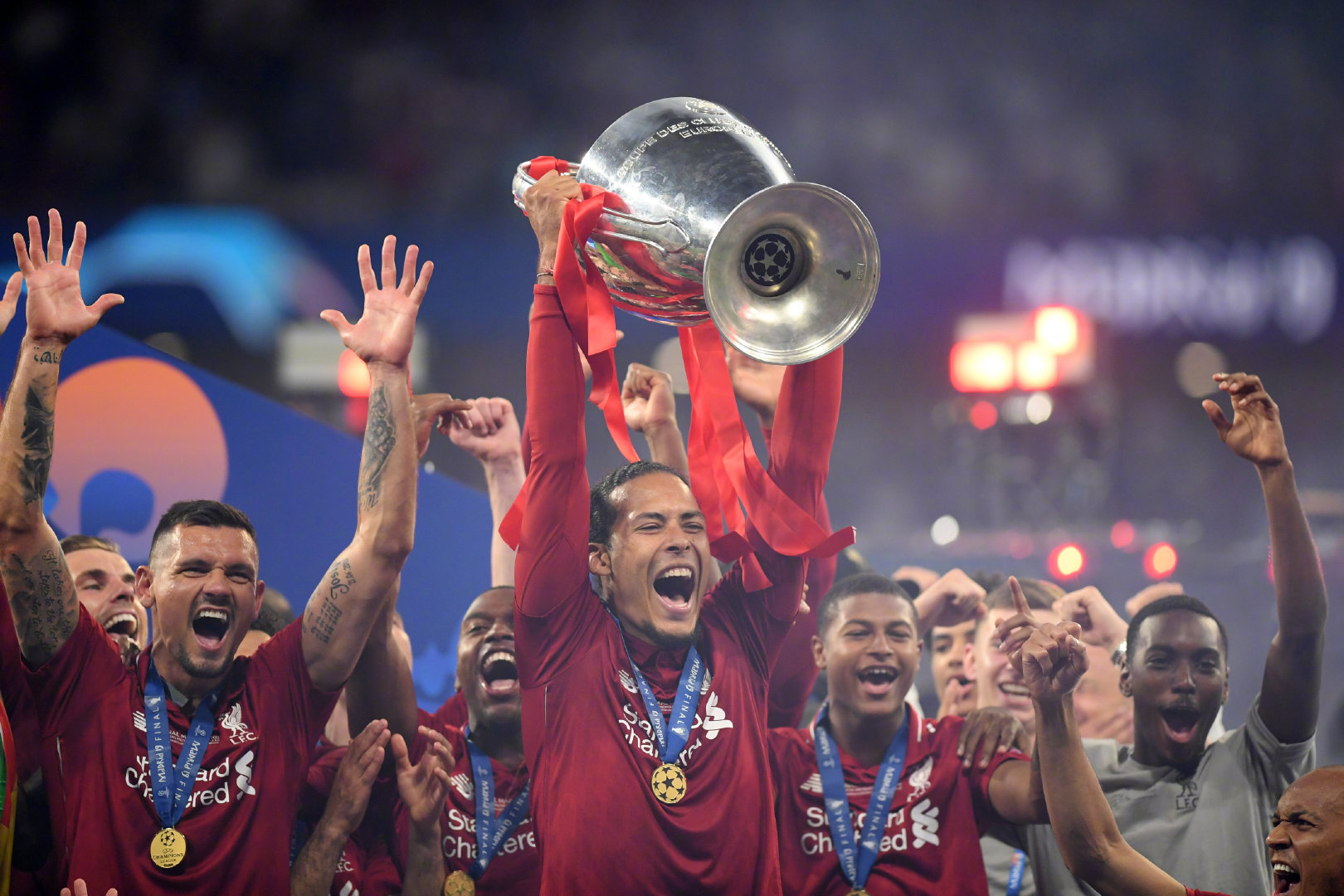  p>菲尔吉尔·范戴克(virgil van dijk),1991年7月8日出生于荷兰 a