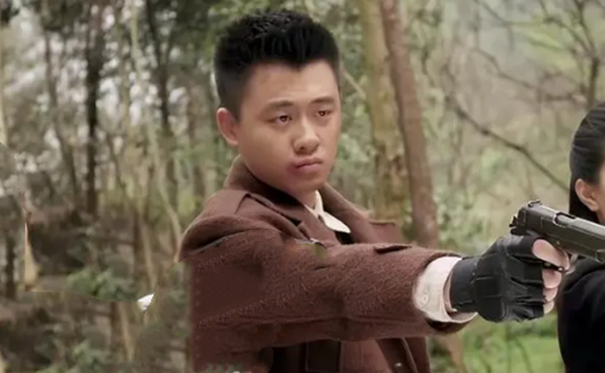 电视剧《侠探高飞》中的角色,由演员张承饰演