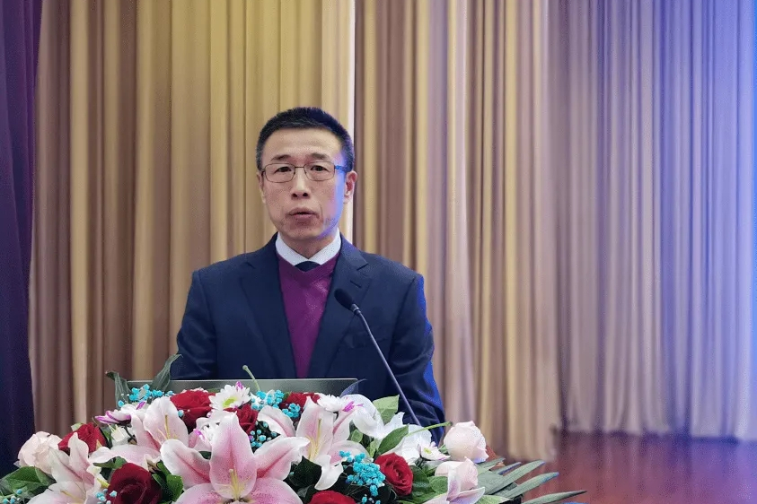 李镇, 曾任 span class="ref" data-ctrid="sjy5ulhv7kab">鞍钢股份
