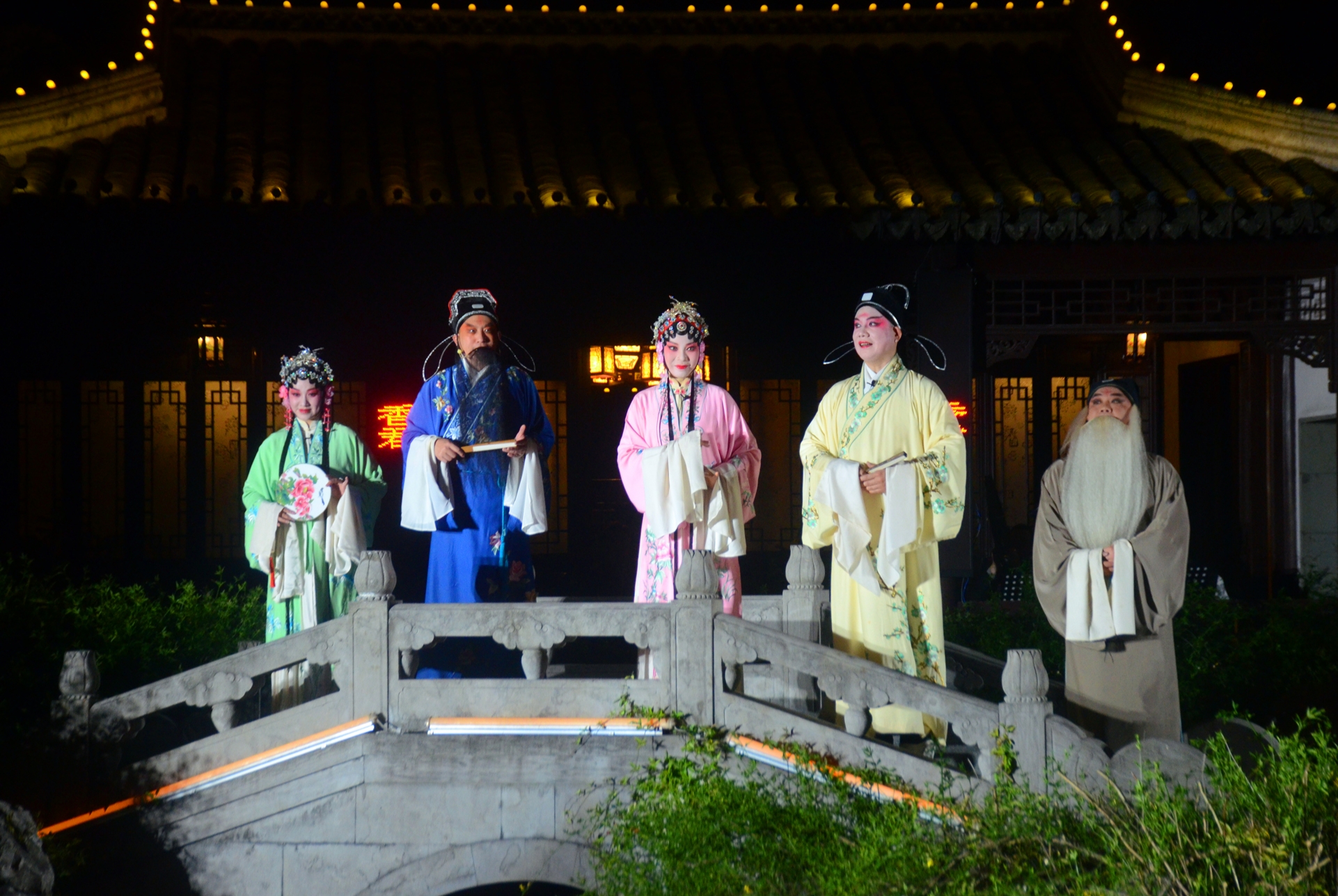 昆曲园林实景庭院戏《桃花扇》在泰州孔尚任旧居上演_百科TA说