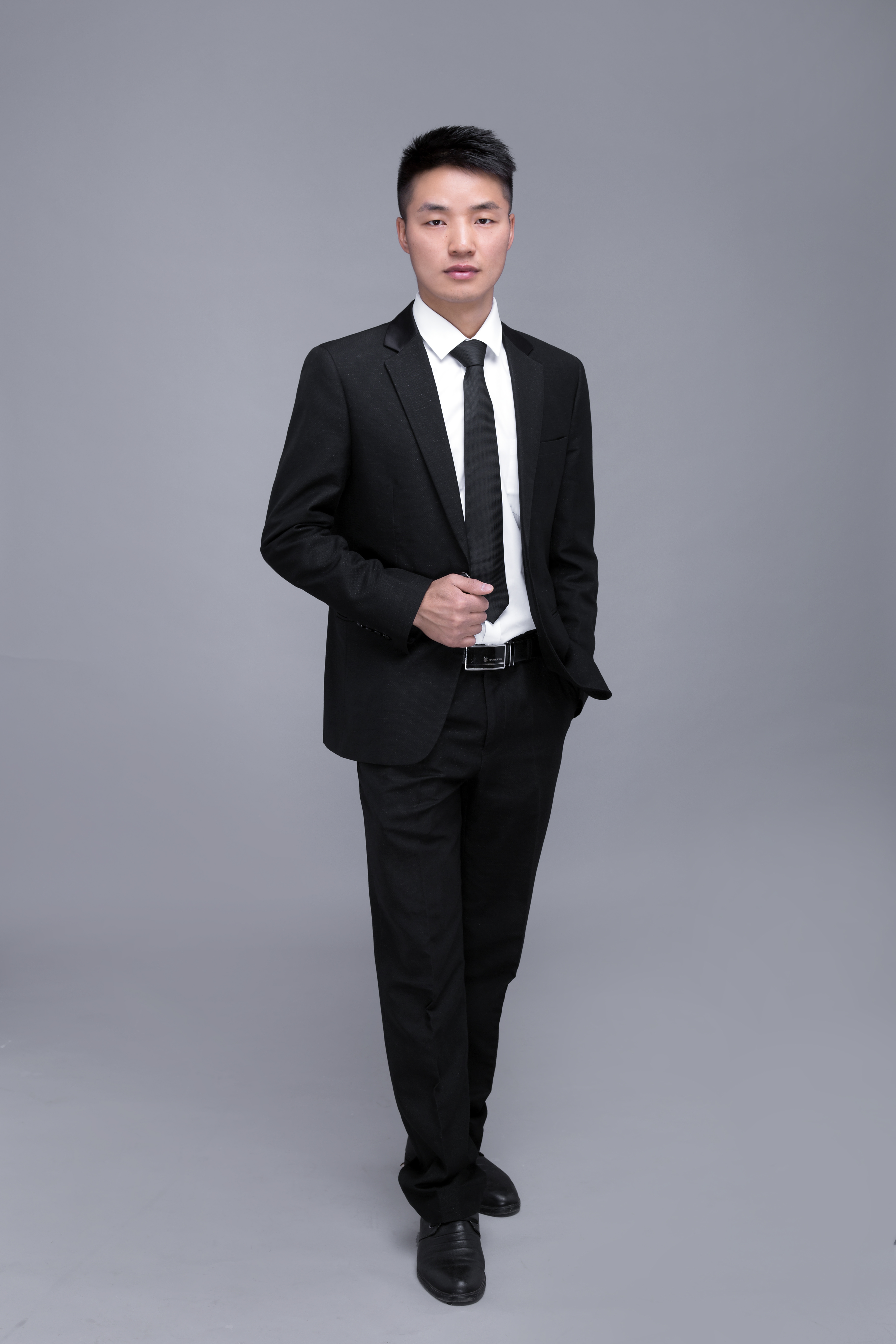  p>李金律师,男,汉族,中国籍,专职律师,大学本科学历,法学学士学位