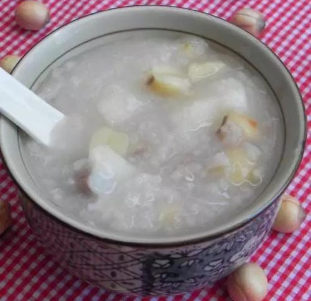  p>白术茯苓粥是一道以白术,茯苓为主要食材制作的药膳,有健脾行水的