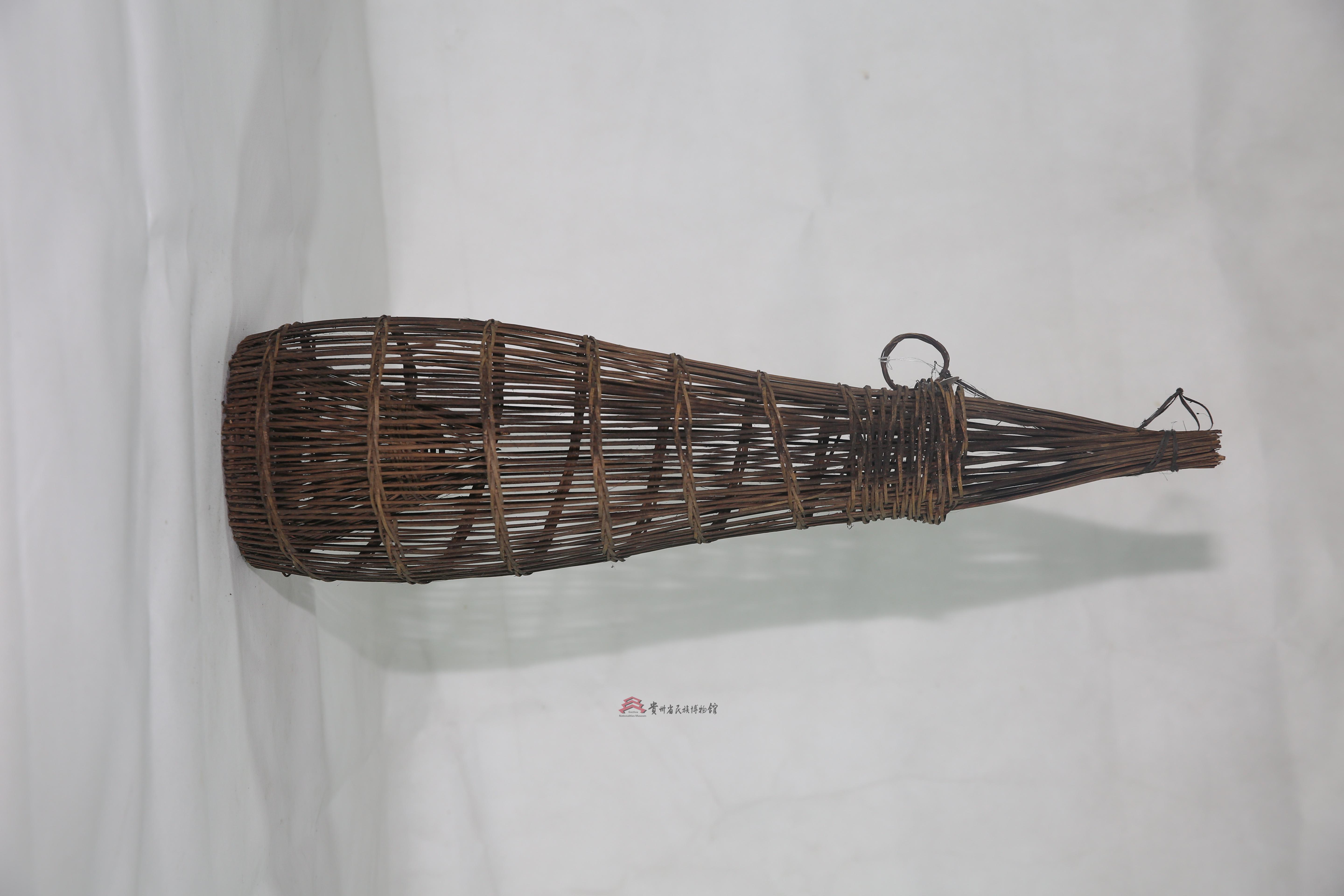 当代贵州凯里亻革家抓鱼篓