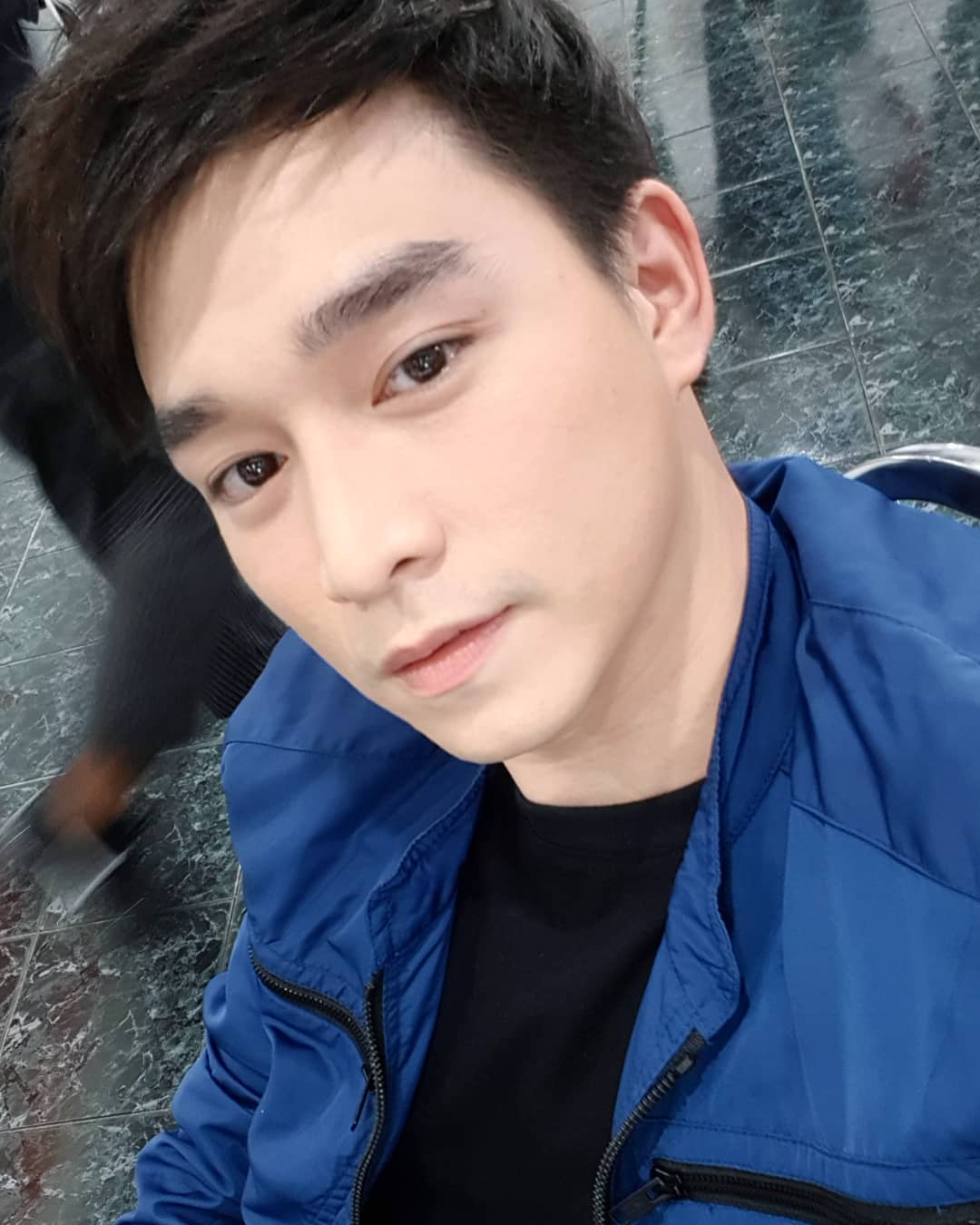  p>齐拉维·萨利瓦塔纳(gun),1990年9月27日出生于泰国,泰国男演员