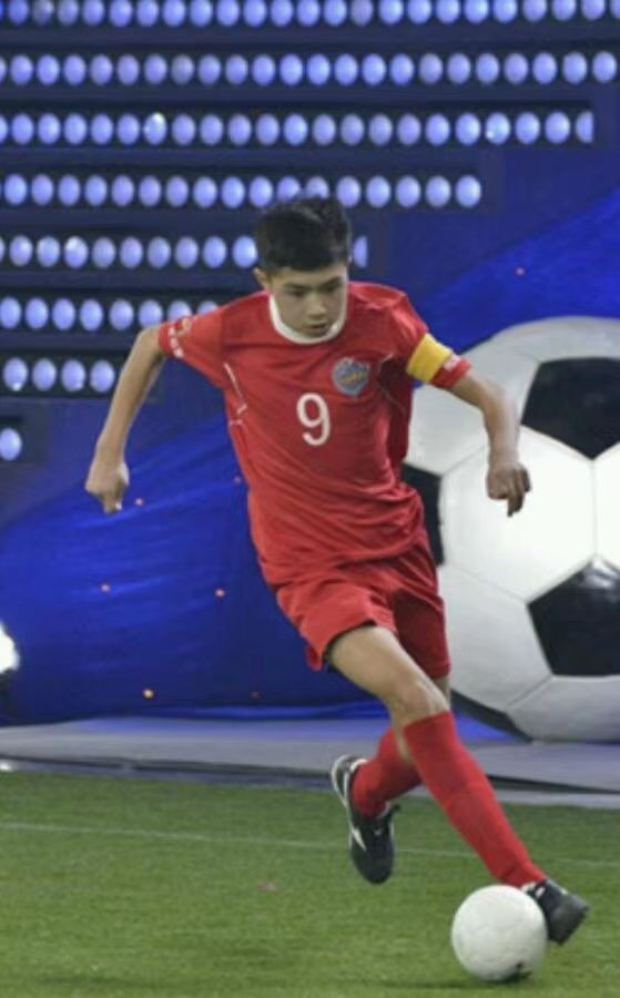  p data-id="gnaotwt4bn">艾菲尔丁·艾斯卡尔,中国足球运动员,2003年