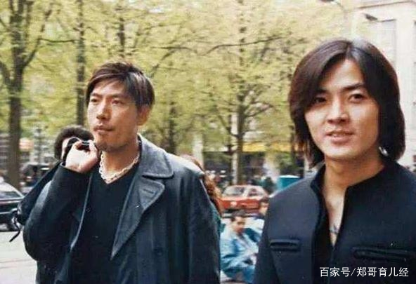 56岁张耀扬须发皆白，再无乌鸦哥帅气形象，眼神犀利霸气依旧_百科TA说