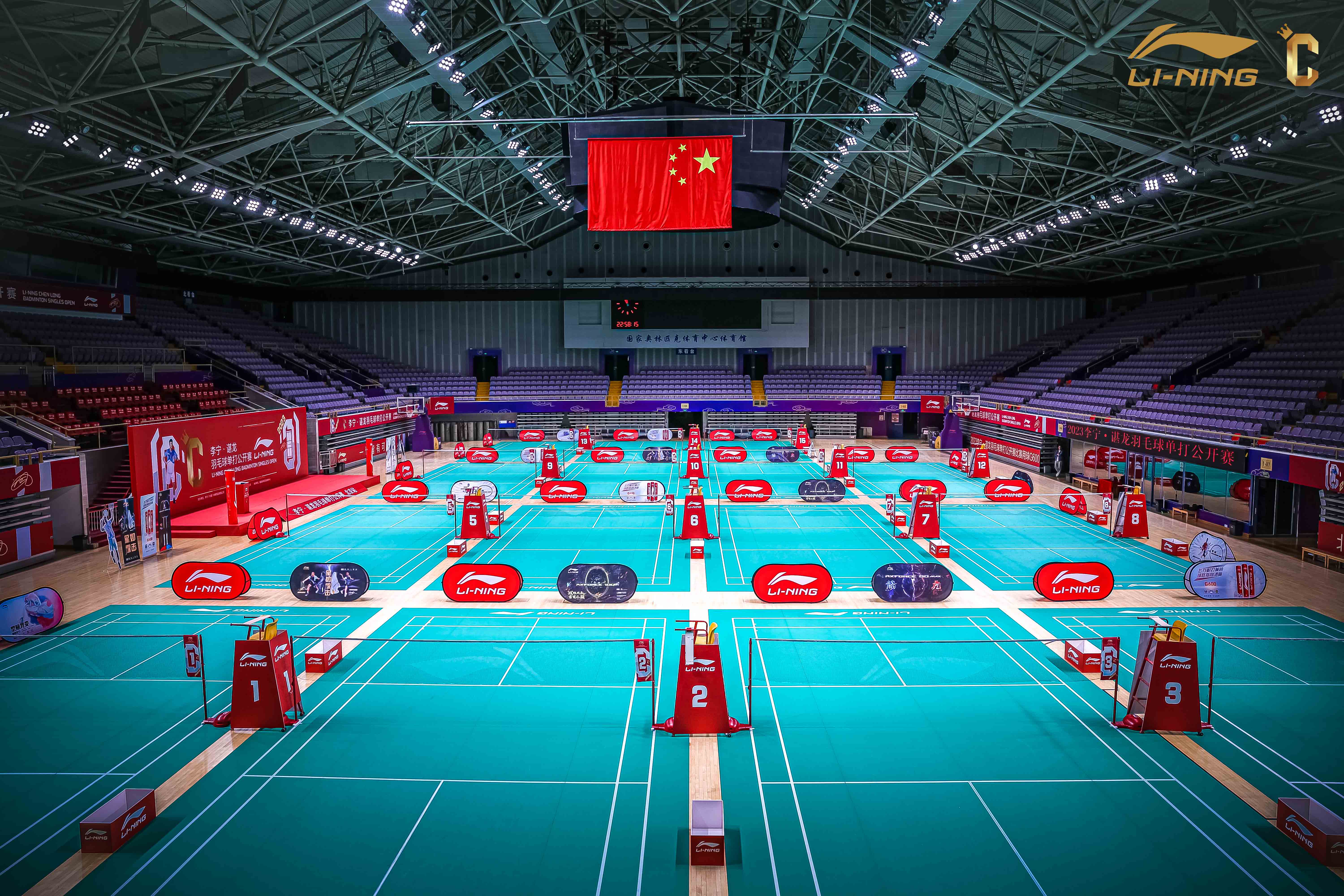 blank" href="/item/李宁