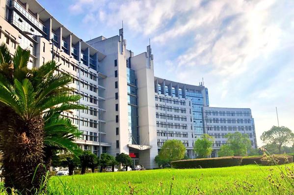  p>衢州职业技术学院是经浙江省人民政府批准成立的公办全日制高等