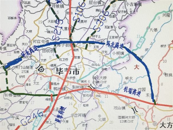 项目起点大方县东关乡,与石板至东关段顺接并与遵义至毕节高速公路