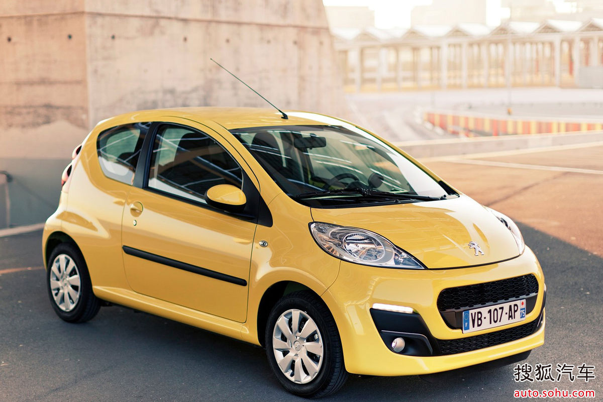  p>标致107cc车型装配了一台和宝马共同研制的1.