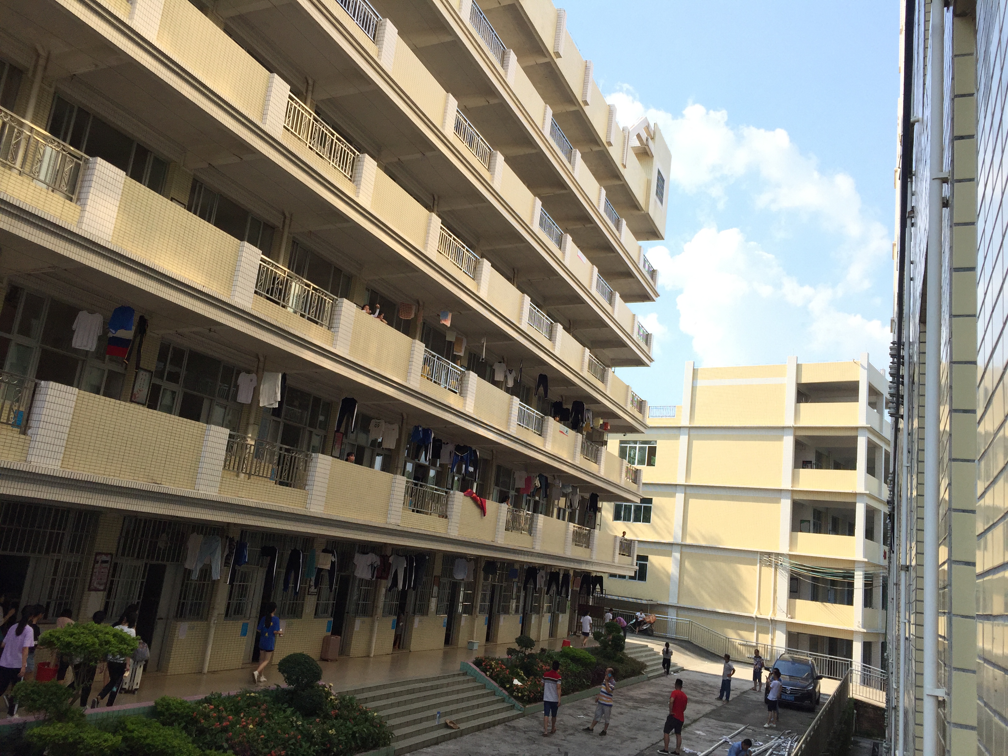  p>广东省高要区新桥中学始建于1941年,是高要第一所创立并拥有80年
