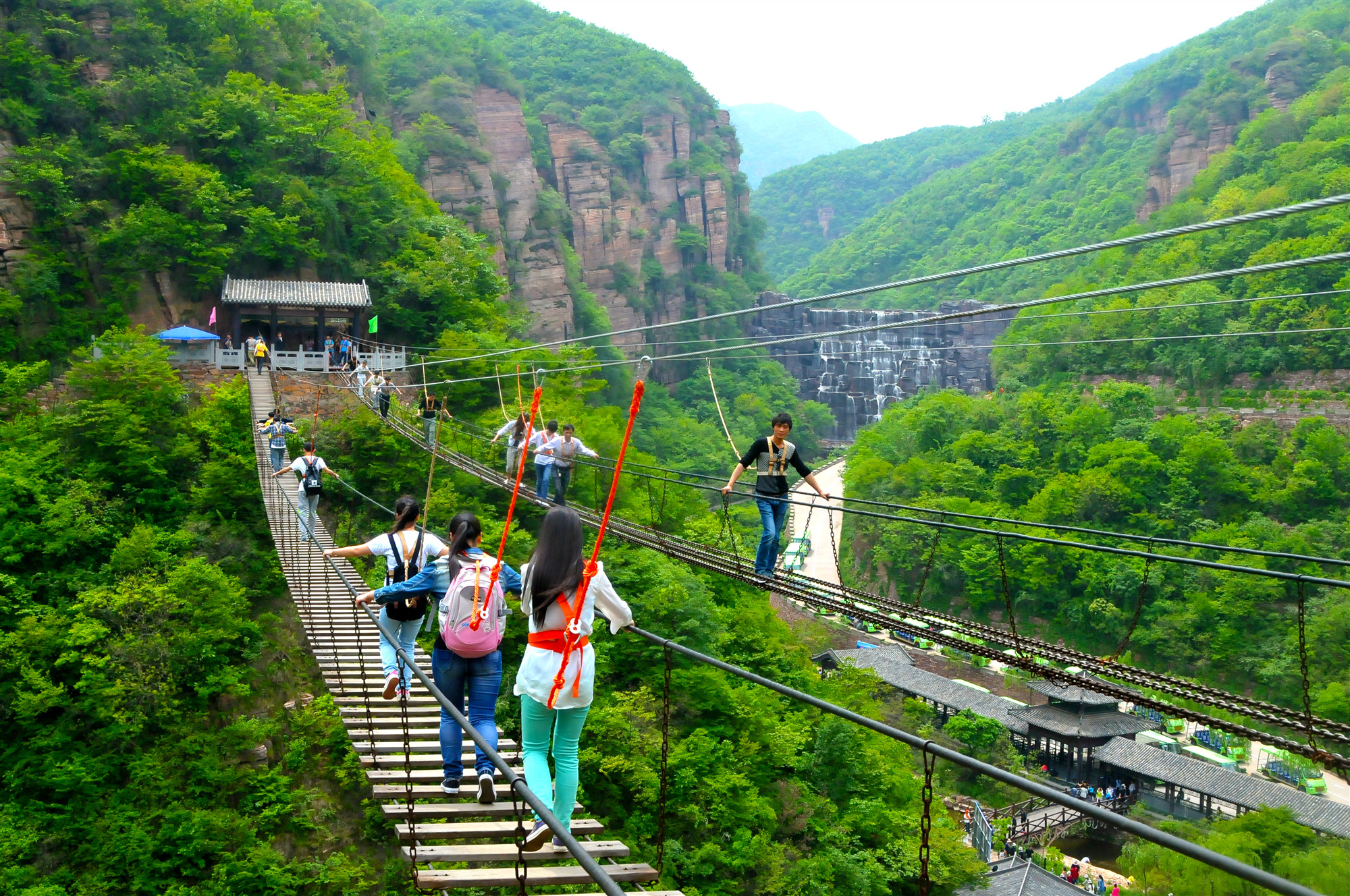  p>龙潭大峡谷景区位于河南省洛阳市 a target="_blank" href="/item