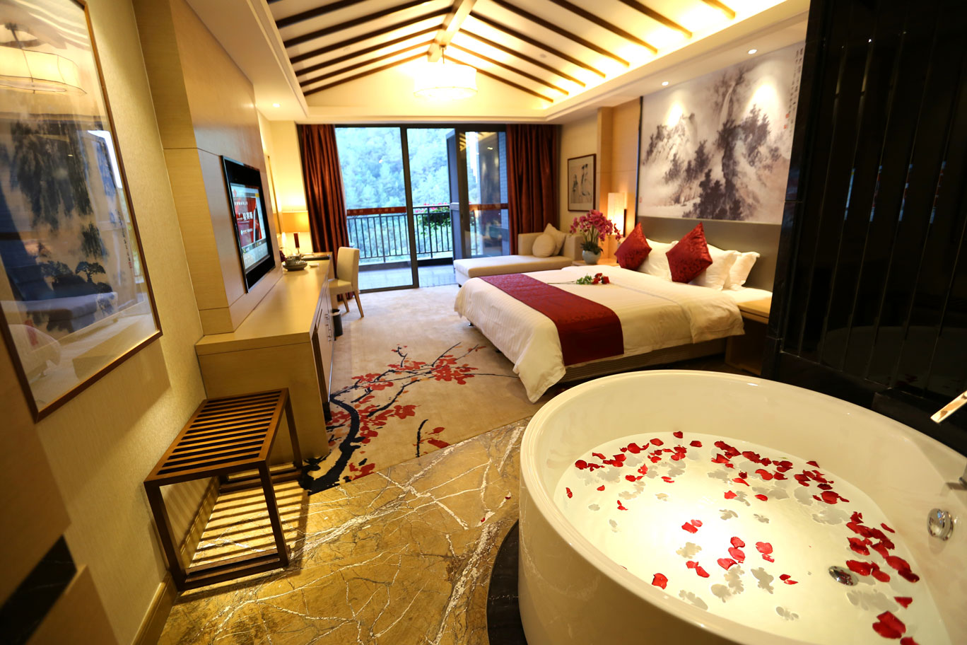  p>新丰云天海温泉度假村位于广东新丰县梅坑镇利坑角,占地4800亩.