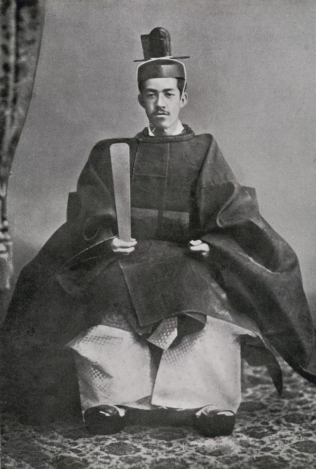 日本天皇得了一种奇怪的病，隐瞒大众30多年后爆真相，命薄！_百科TA说