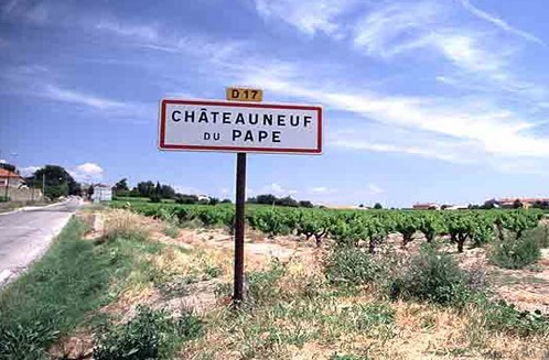  p>教皇新堡产区(chateauneuf du pape)位于avignon市北部几英里处,是