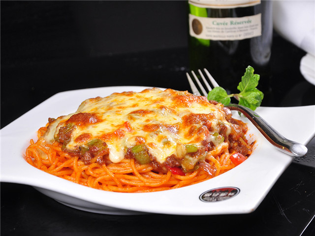 奶酪肉酱焗意大利面