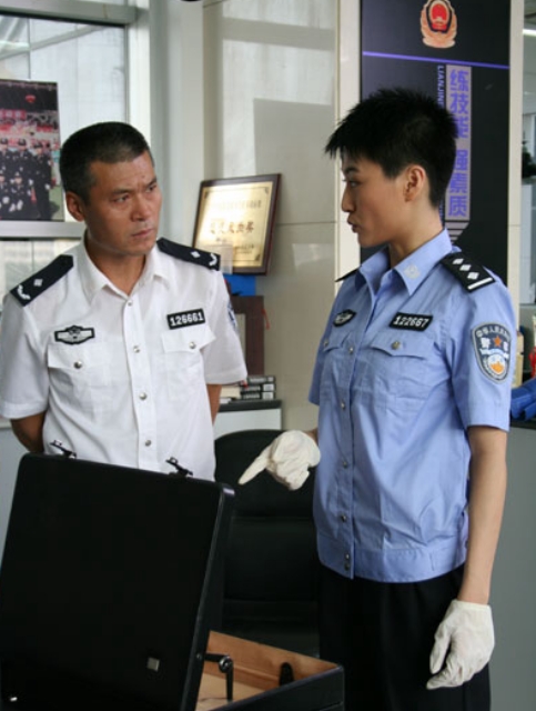 警中英雄