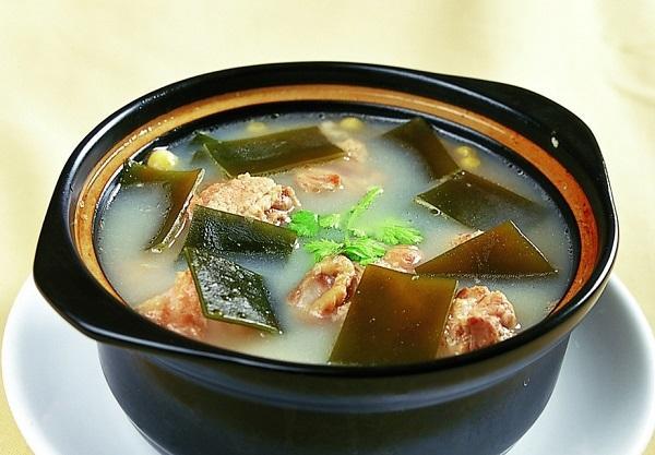  p>昆布海草排骨汤是以 a target="_blank" href="/item/海带/824011"