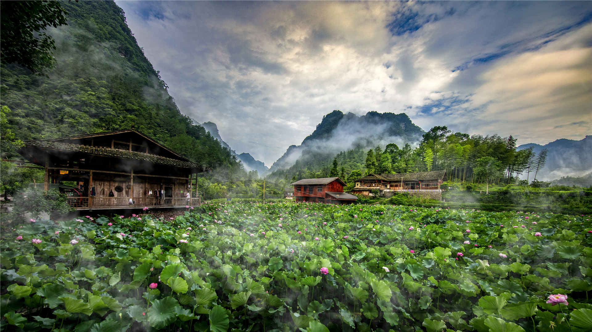  p>土家十三寨(国际aaaa级旅游景区)位于重庆市 a target="_blank"