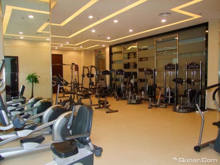 p>合肥泓瑞金陵大酒店毗邻 a href="#" data-lemmaid="10795555">