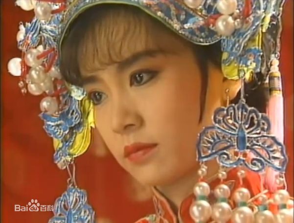  p>刘雪华,1959年11月12日出生于北京,5岁随家人迁往香港,中国香港女