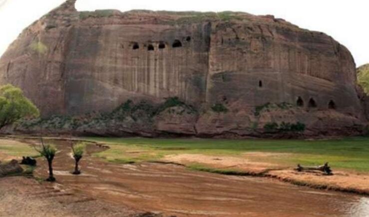  p>西夏罗兀城遗址位于 a target="_blank" href="/item/榆林/951162"