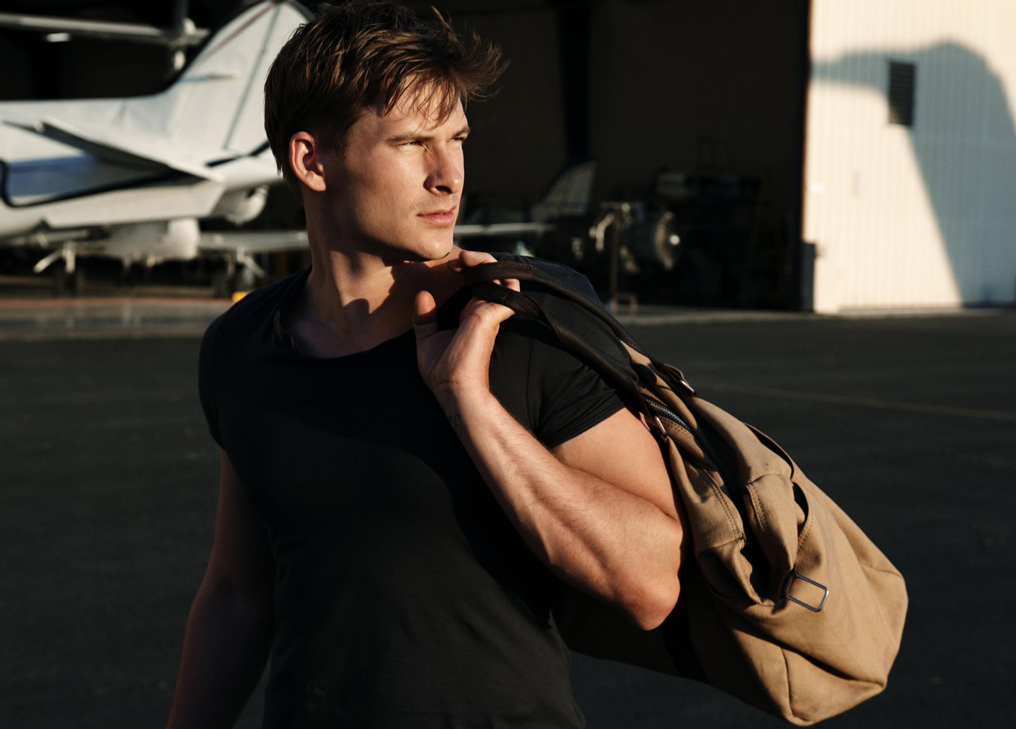 代表作品为《lee ryan》,《i am who i am》. /p>