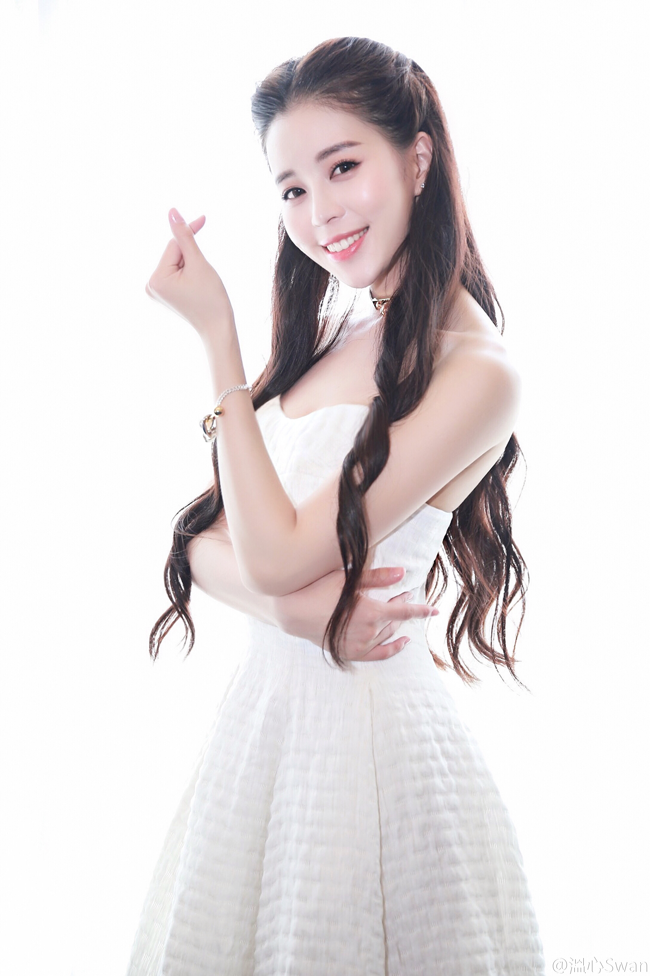  p data-id="go69r3hb1j">温心 i>(原名温健婷) /i>,1991年5月11日