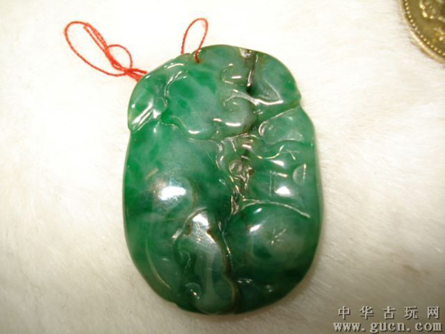  p>马牙种是翡翠的一种品质种,色白―灰白为底,色调简单,可混有浅绿