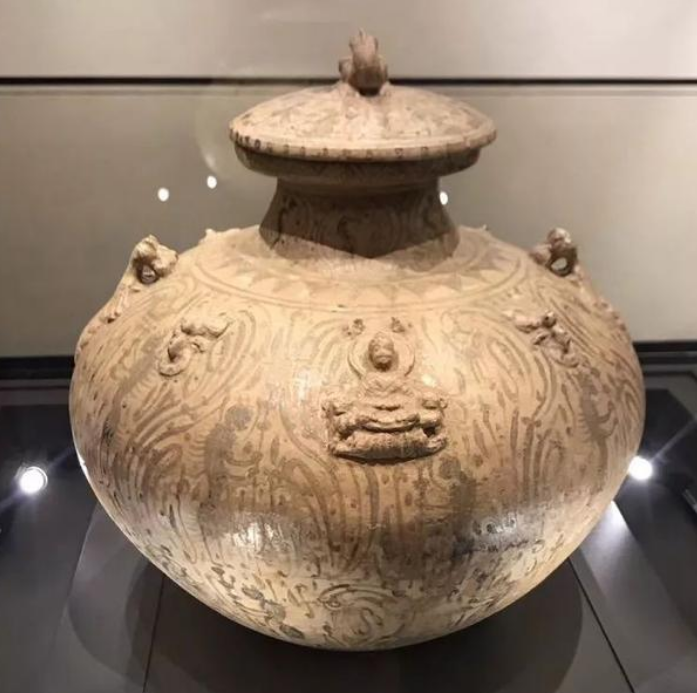 吴青釉褐彩羽人纹双系壶