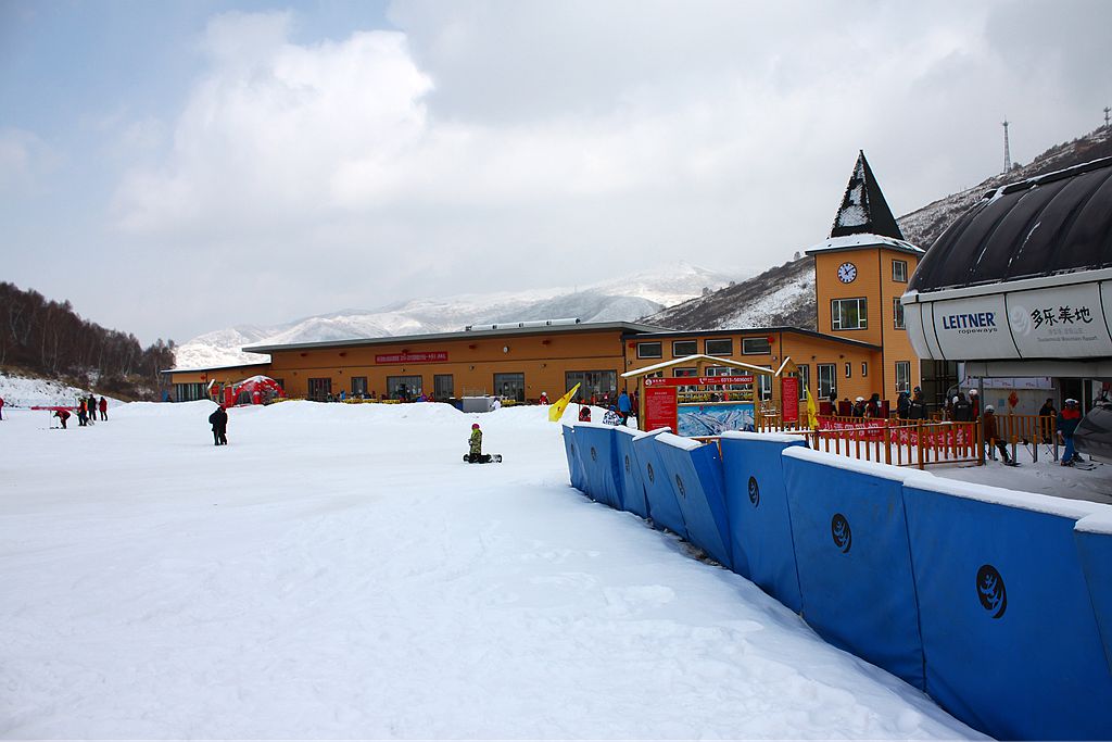  p>多乐美地滑雪场,位于 a href="#" data-lemmaid="10680046">崇礼县