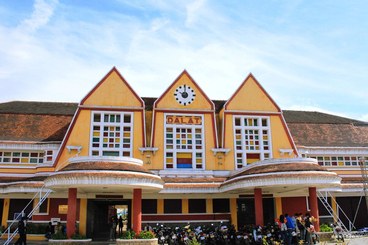  p>大叻火车站位于春香湖东500米处,被称为越南最美的火车站,是法国