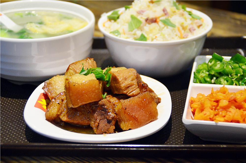 金黄山咸肉菜饭骨头汤