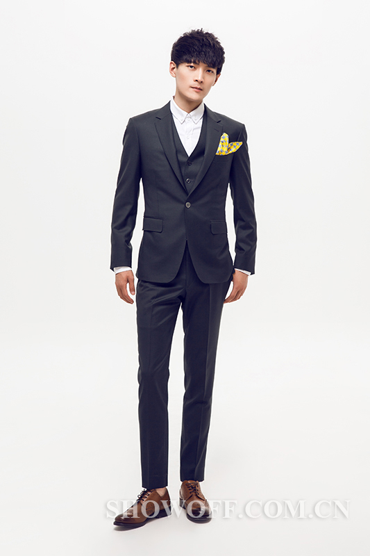  p data-id="go0bg2vpp1">郑龙,中国内地影视男演员 /p> p data-id="