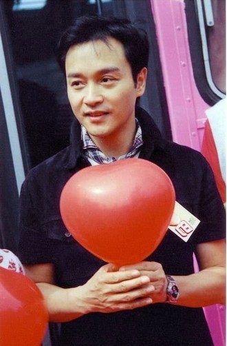  p>张国荣(1956年9月12日-2003年4月1日),出生于香港,中国香港男歌手