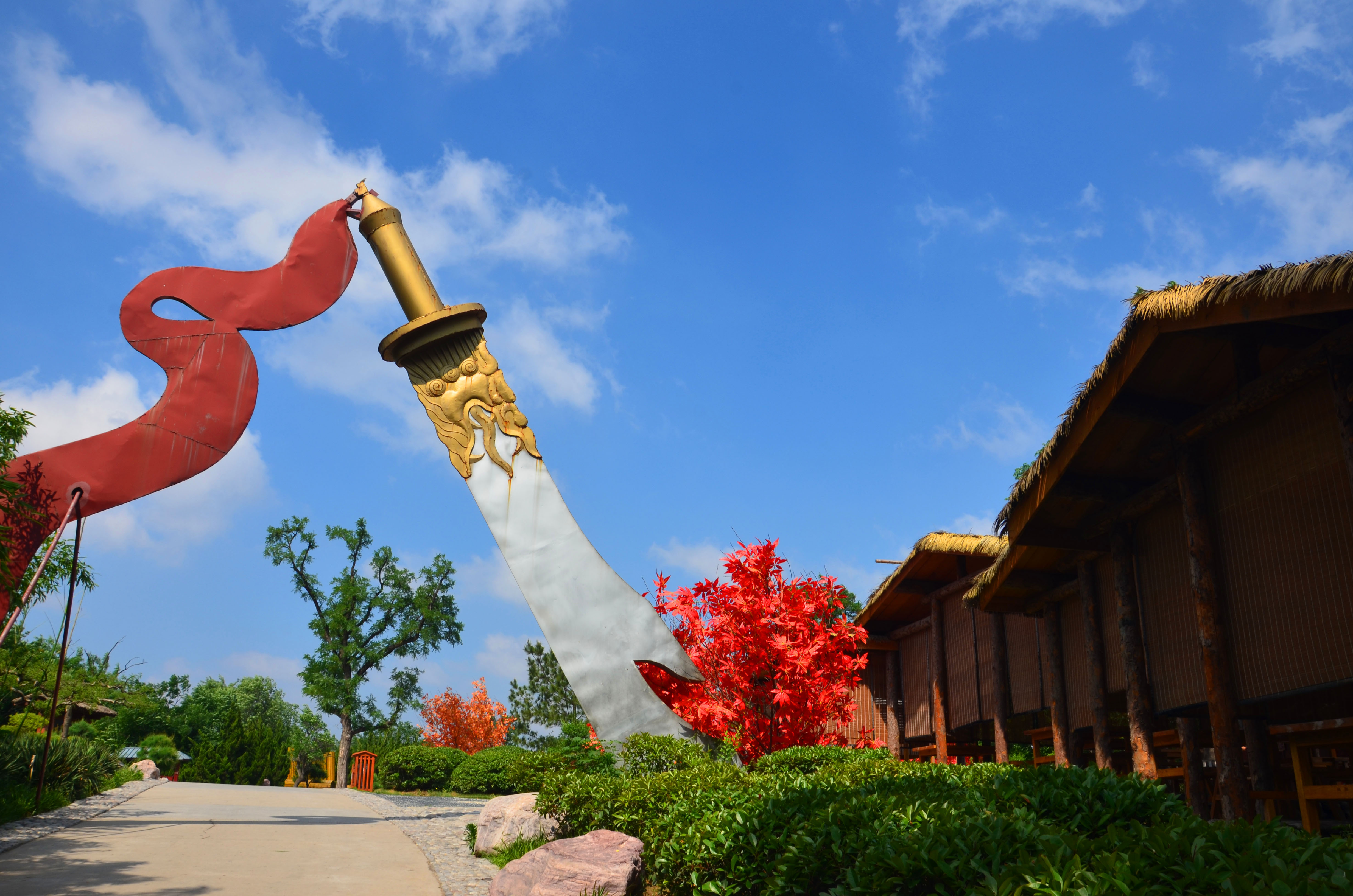  p>万岁山·大宋武侠城是开封市万岁山游览区有限公司斥巨资于2003年