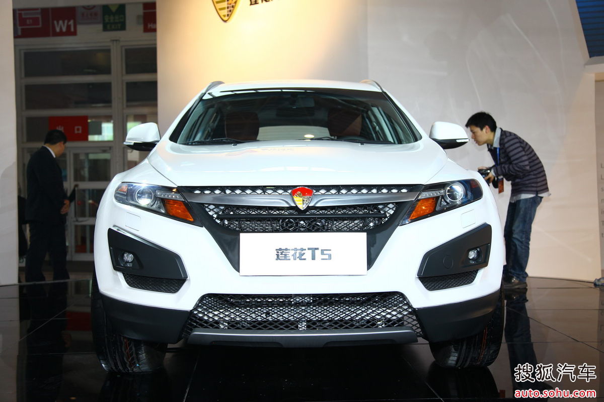  p data-id="gn94810a86">莲花t5是青年莲花生产一款suv车型,外形设计