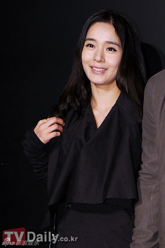  p>郑慧英,出生于1973年12月14日,韩国女演员,毕业于 a target="