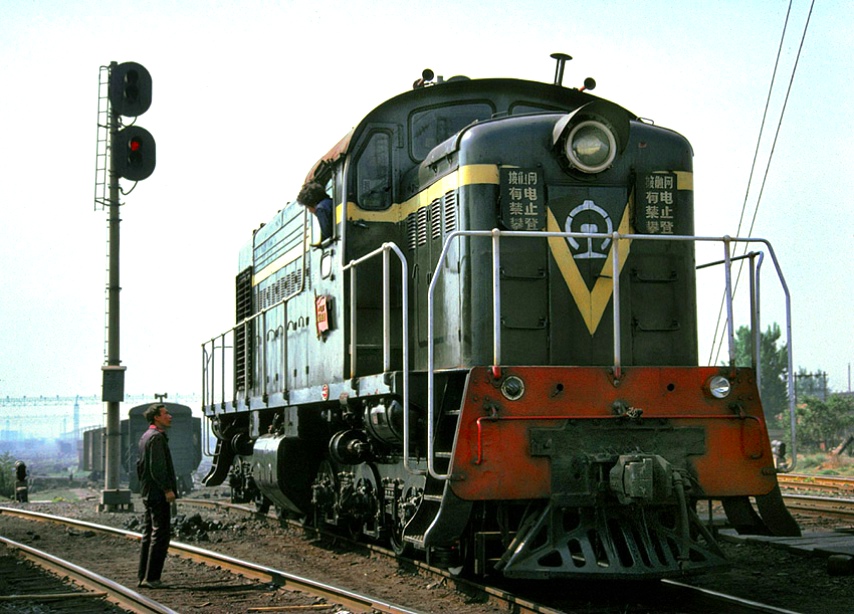  p> b>东风2型内燃机车 /b>(df2),原称 b>nd2型内燃机车 /b>,是 a